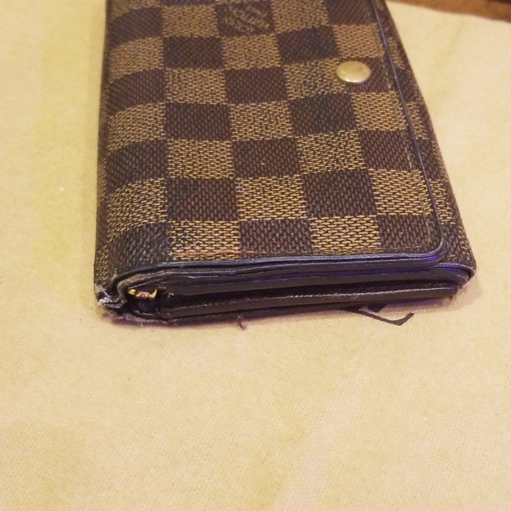 Authentic Louis Vuitton demier wallet - Picture 3 of 8